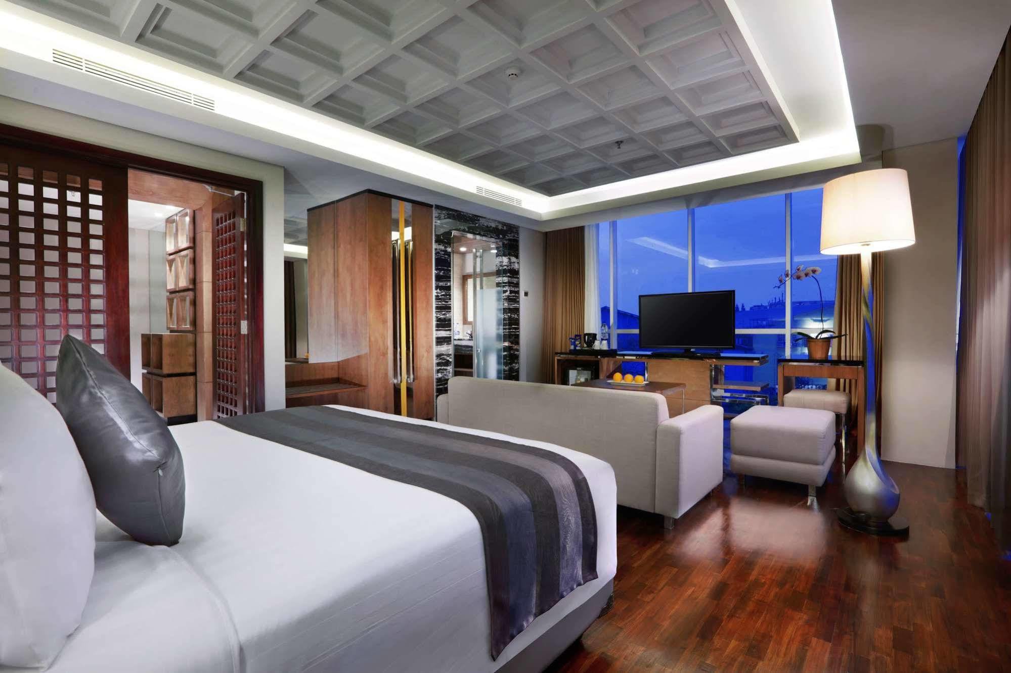 Aston Pasteur Hotell Bandung Exteriör bild